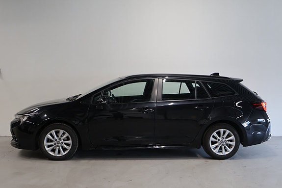 Toyota Corolla 3 of 5