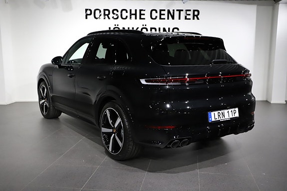 Porsche Cayenne 6 of 26