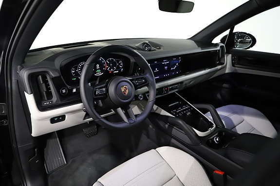 Porsche Cayenne 9 of 26