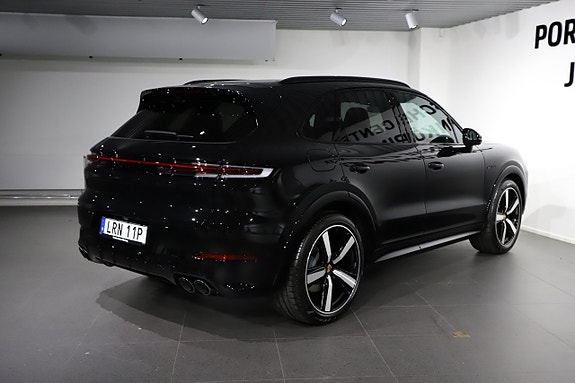 Porsche Cayenne 8 of 26
