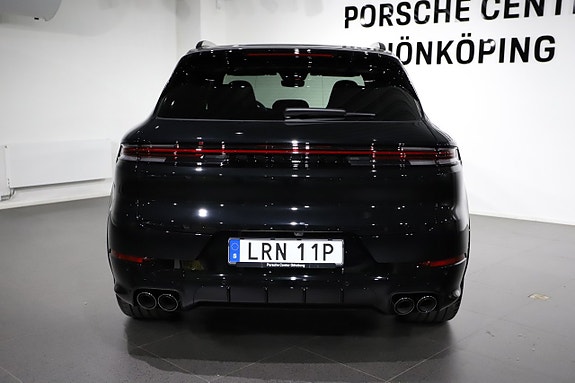 Porsche Cayenne 7 of 26