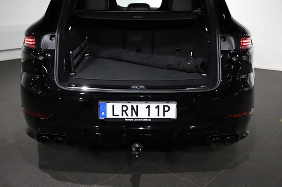 Porsche Cayenne 24 of 26
