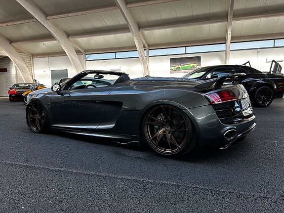 Audi R8 3 of 5