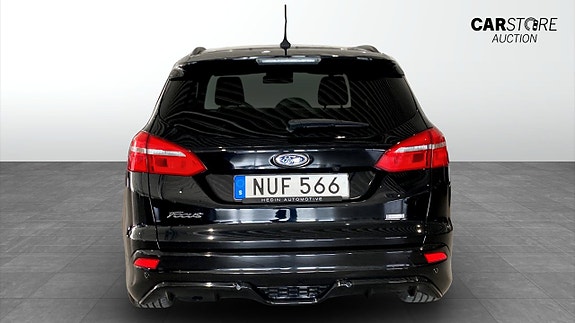 Ford Focus 7 of 12