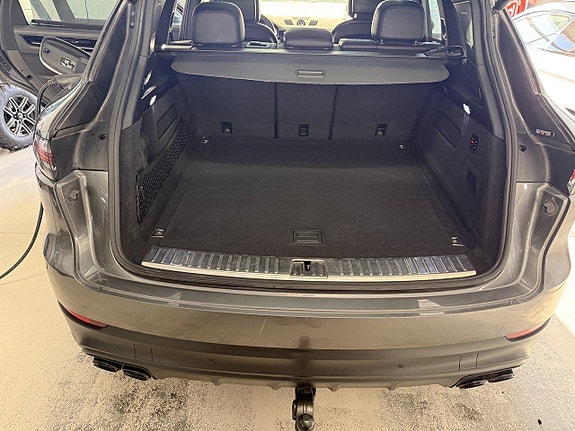 Porsche Cayenne 8 of 25
