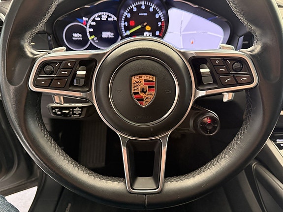Porsche Cayenne 13 of 25