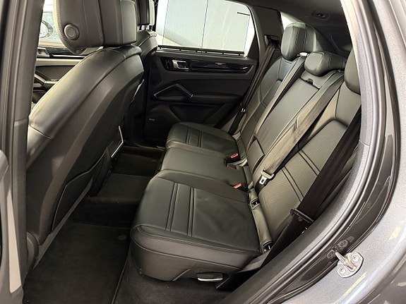 Porsche Cayenne 7 of 25