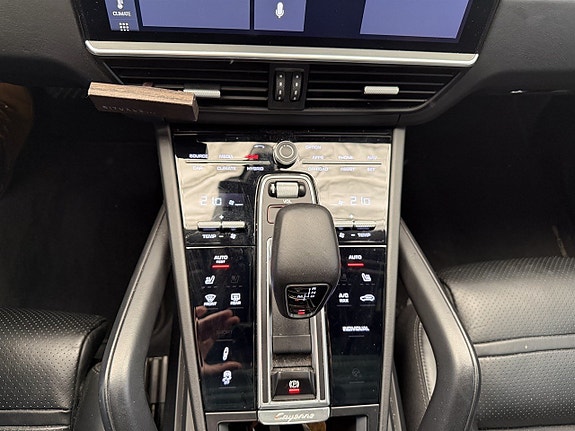 Porsche Cayenne 9 of 25