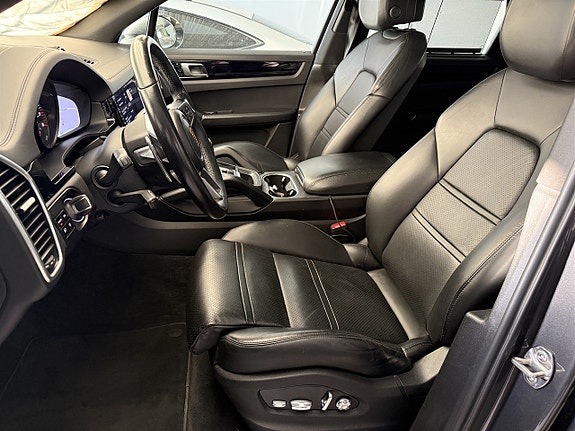 Porsche Cayenne 6 of 25
