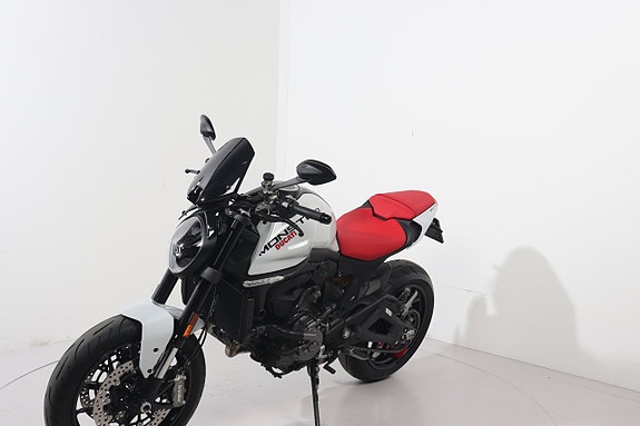 Ducati Monster 950 4 of 5