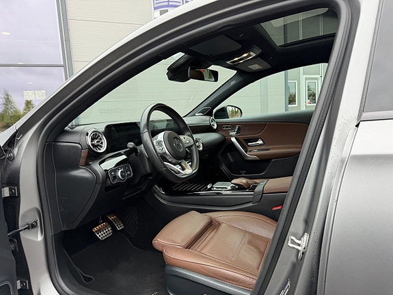 Mercedes-Benz A250 e 5 of 5