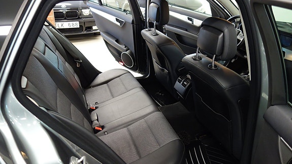 Mercedes-Benz C250 13 of 13