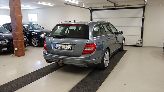 Mercedes-Benz C250 8 of 13