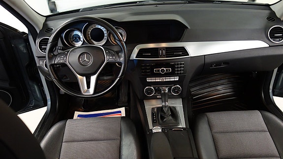 Mercedes-Benz C250 10 of 13