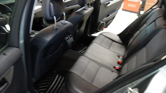 Mercedes-Benz C250 12 of 13