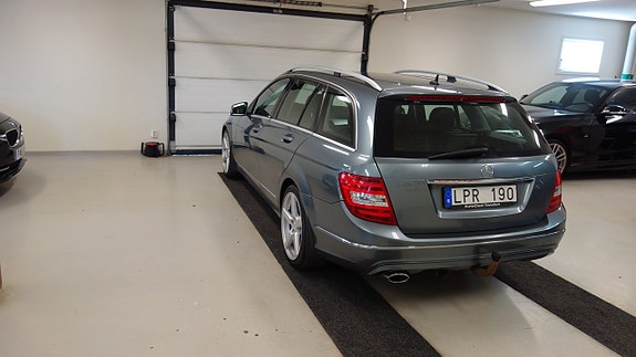 Mercedes-Benz C250 6 of 13
