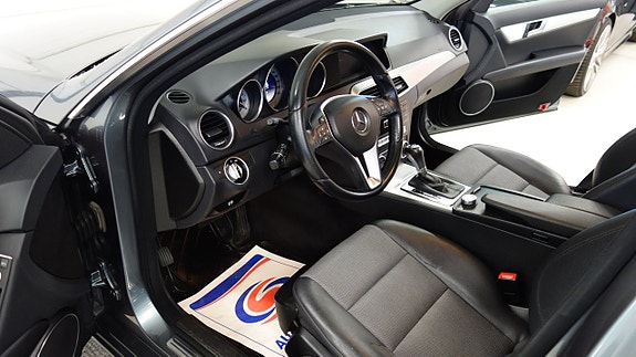 Mercedes-Benz C250 9 of 13