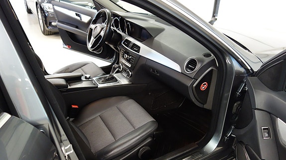Mercedes-Benz C250 11 of 13
