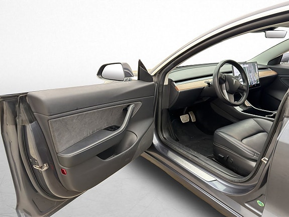 Tesla Model 3 9 of 30