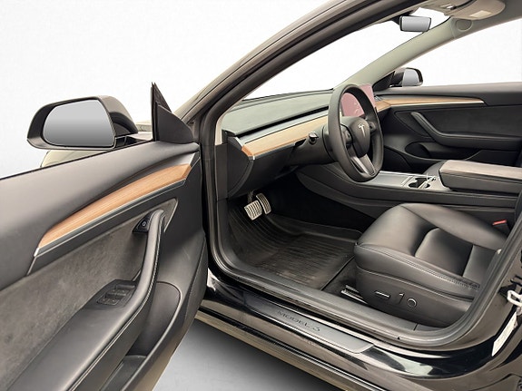 Tesla Model 3 9 of 30