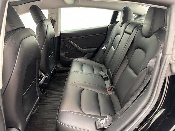 Tesla Model 3 24 of 30