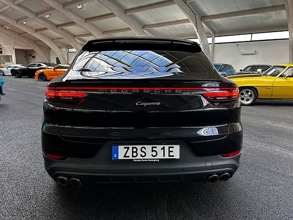 Porsche Cayenne 9 of 25