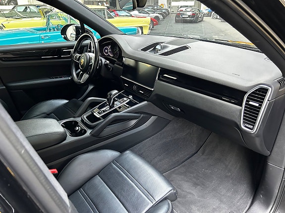 Porsche Cayenne 19 of 25