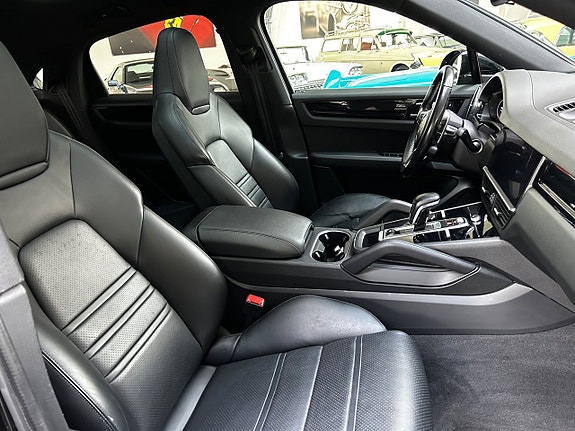 Porsche Cayenne 21 of 25