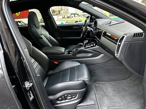 Porsche Cayenne 20 of 25