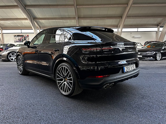 Porsche Cayenne 3 of 5