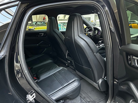 Porsche Cayenne 17 of 25