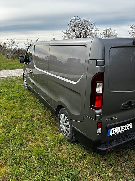 Nissan NV300 8 of 16
