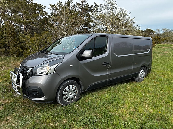 Nissan NV300 2 of 16