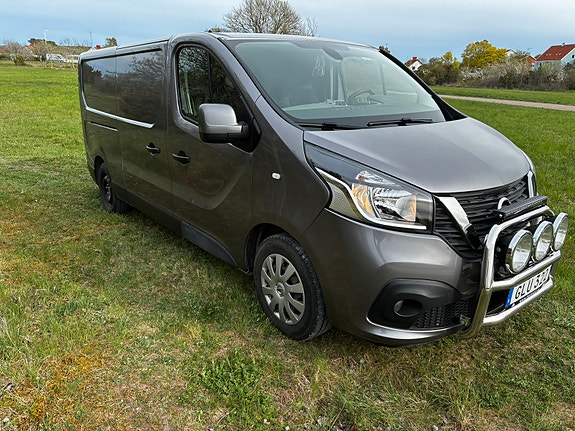 Nissan NV300 13 of 16