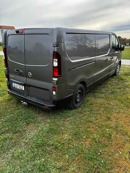 Nissan NV300 14 of 16