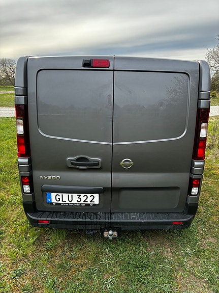 Nissan NV300 9 of 16