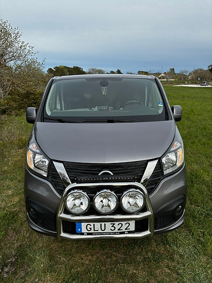 Nissan NV300 12 of 16