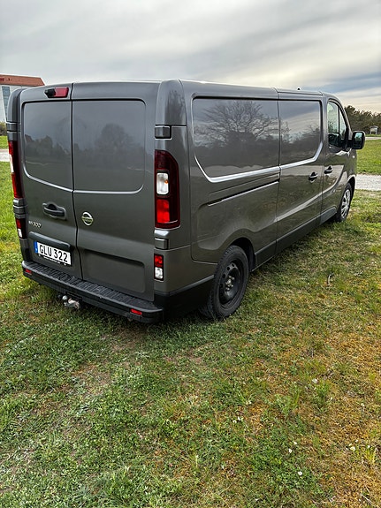 Nissan NV300 10 of 16