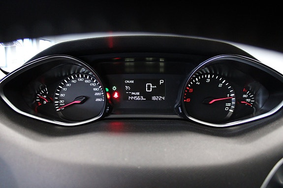Peugeot 308 8 of 12