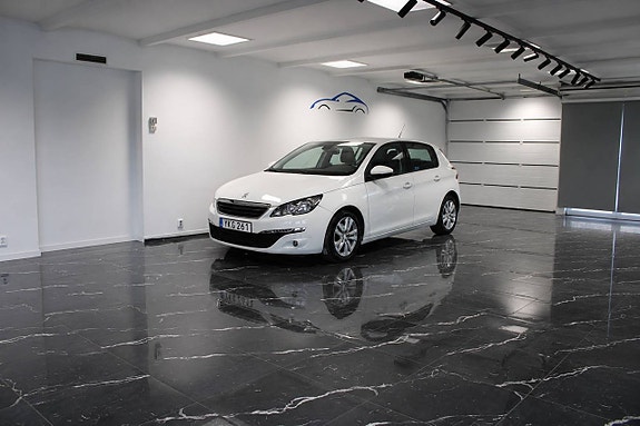 Peugeot 308 2 of 12
