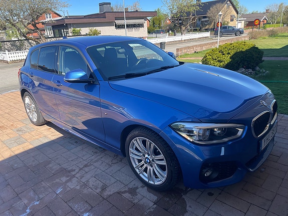 BMW 118i 2 of 5