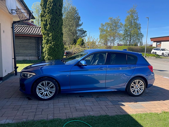 BMW 118i 3 of 5