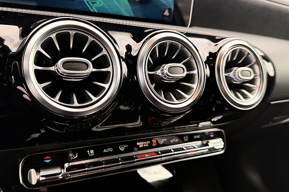 Mercedes-Benz A200 23 of 27