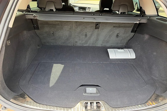 Volvo V60 Cross Country 10 of 15