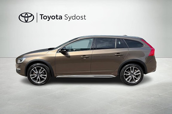 Volvo V60 Cross Country 3 of 5