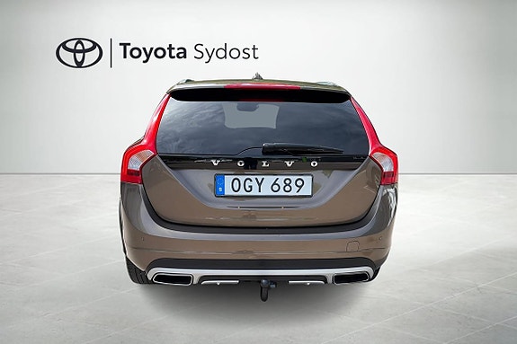 Volvo V60 Cross Country 4 of 5