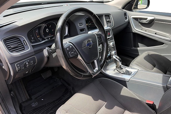 Volvo V60 Cross Country 11 of 15