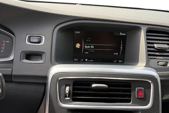 Volvo V60 Cross Country 13 of 15