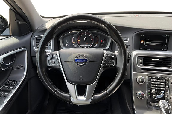 Volvo V60 Cross Country 8 of 15
