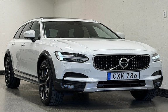 Volvo V90 Cross Country 3 of 5